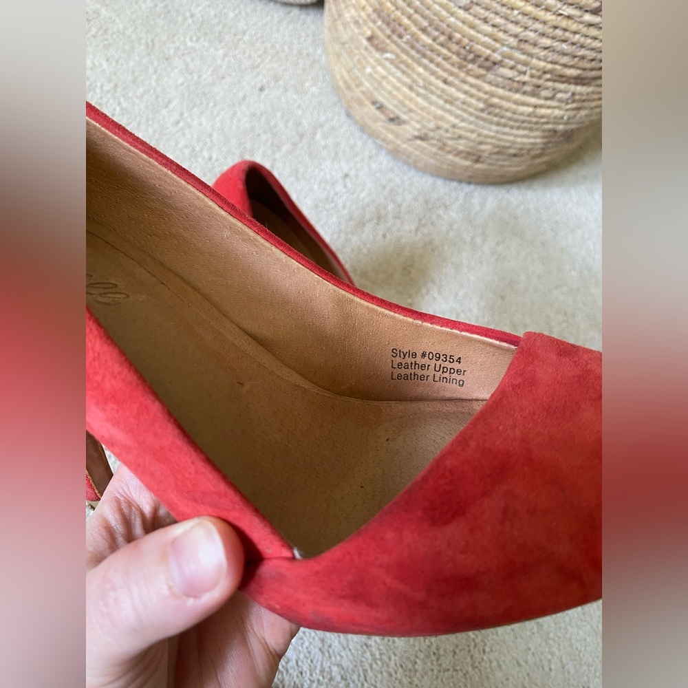 Madewell Suede and Leather Pumps in Cherry ๐ Size 8 - Picture 6 of 6
